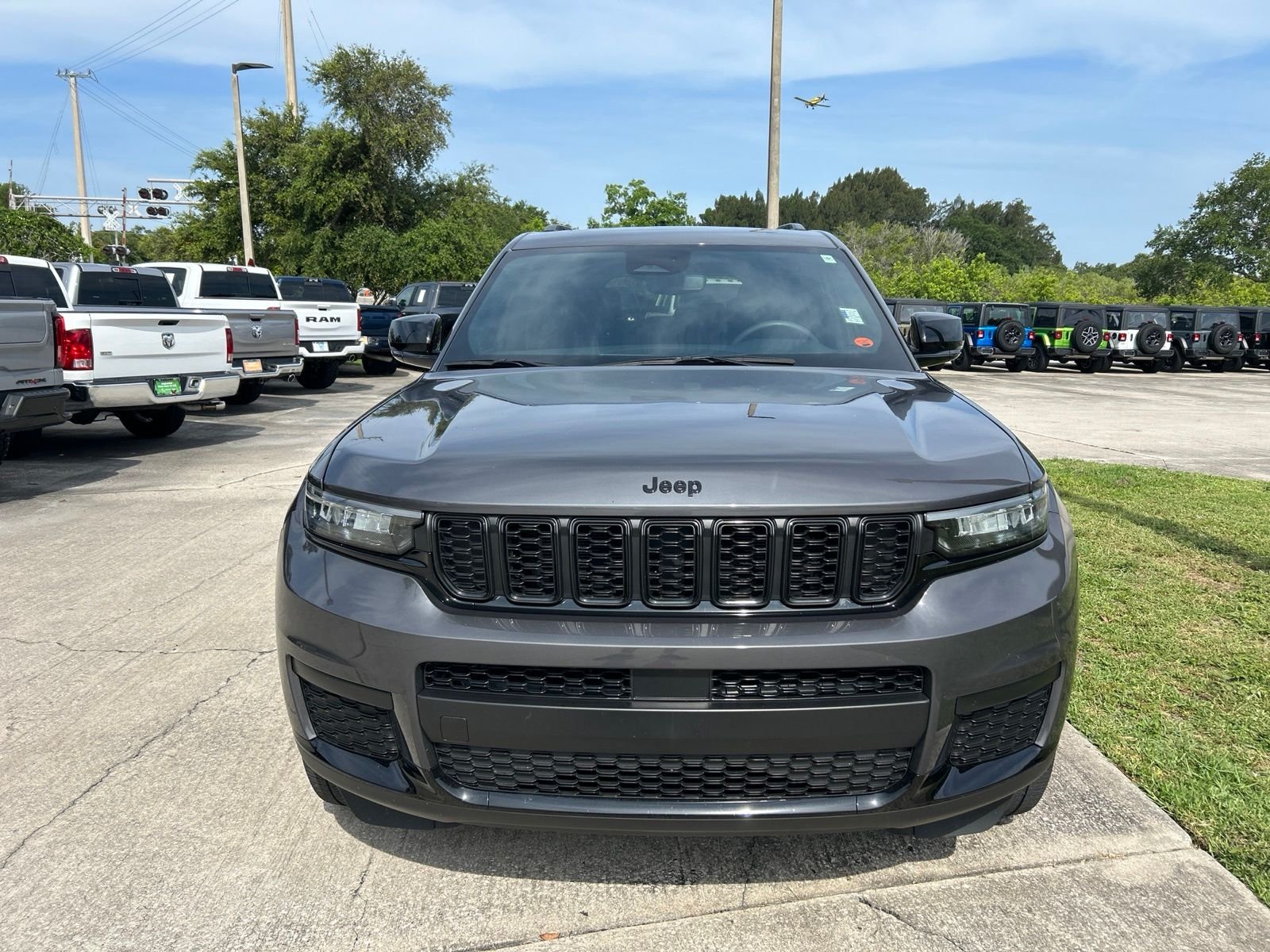 Certified Used 2023 Gray Jeep Altitude X image 8
