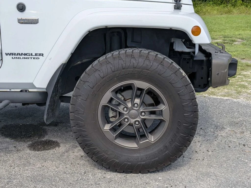 Used 2017 White Jeep Unlimited Sahara image 11