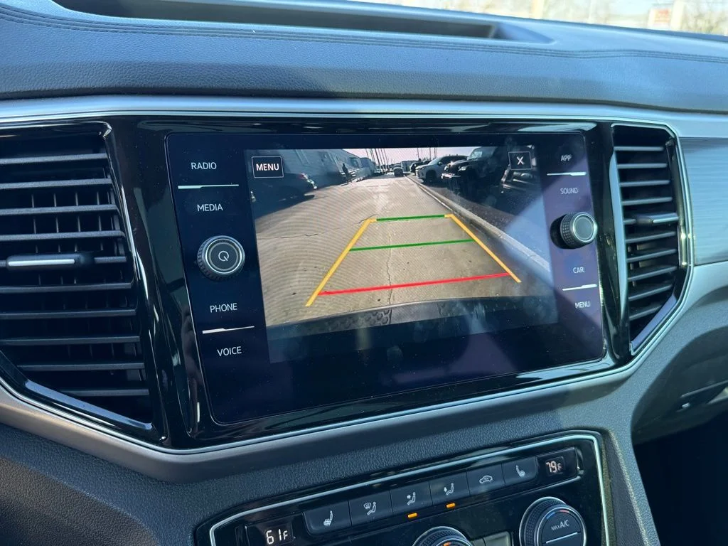 Used 2018 Silver Volkswagen SEL image 20