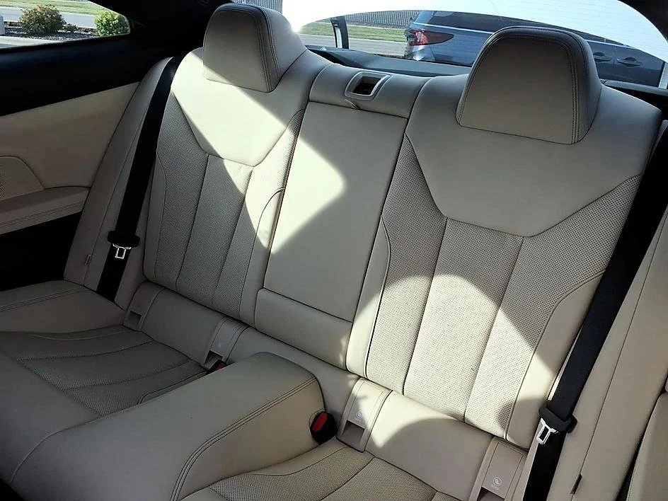 Used 2024 White BMW xDrive image 19