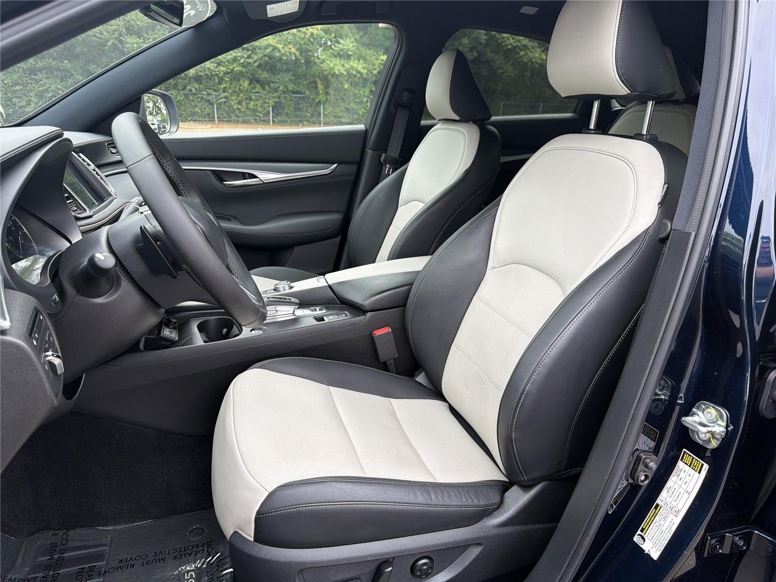 Certified Used 2025 Hermosa Blue INFINITI LUXE image 17