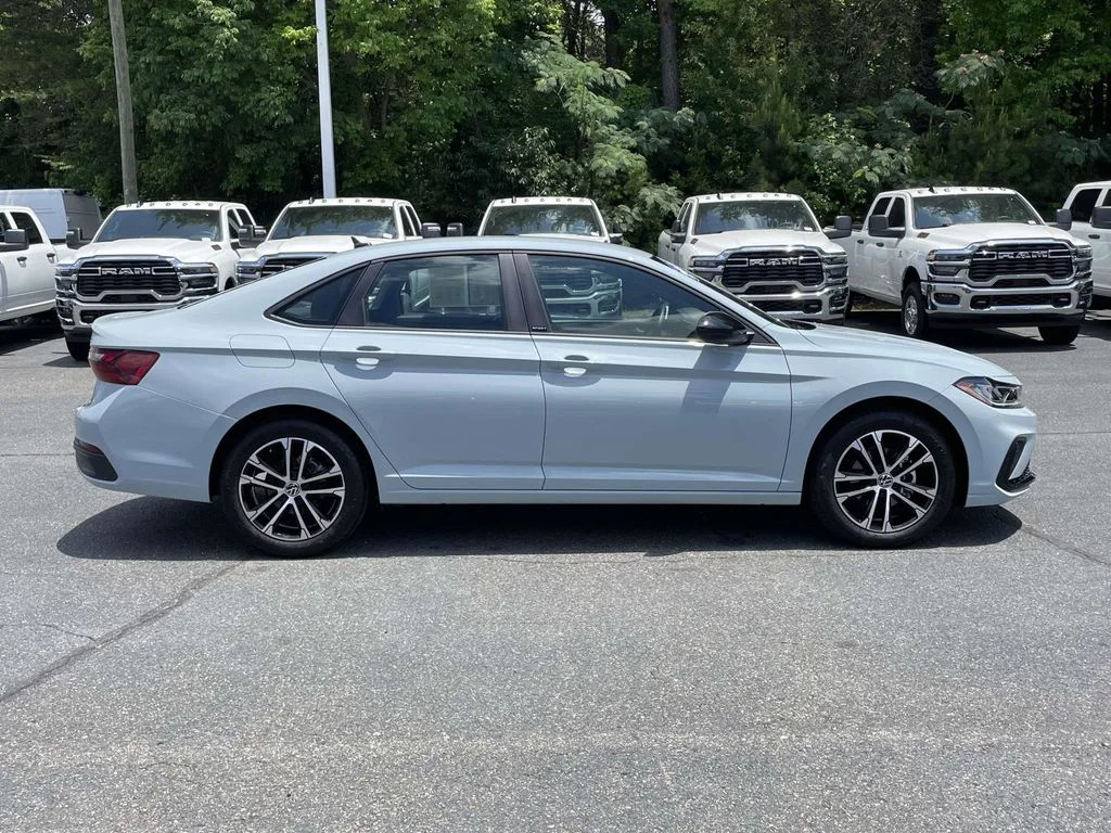 Used 2025 Gray Volkswagen 1.5T Sport image 9