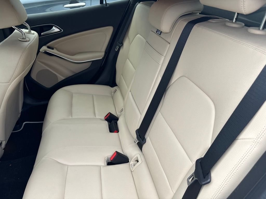 Used 2018 White Mercedes-Benz GLA 250 image 7