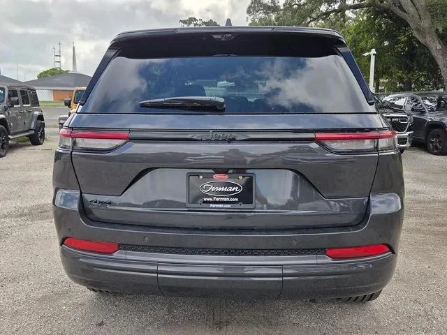 New 2026 Baltic Gray Metallic Clear-Coat Exterior Paint Jeep Limited image 33