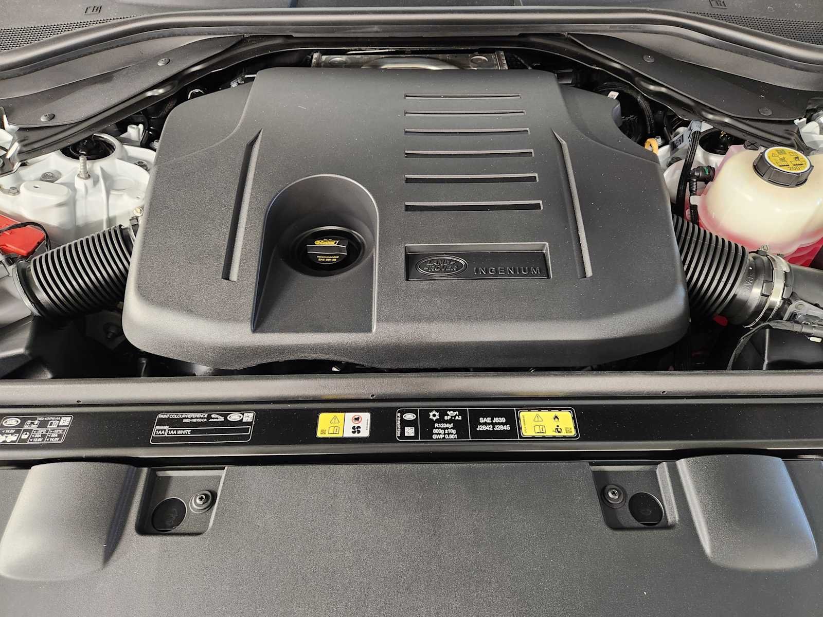 New 2027 Fuji White Land Rover SE image 32