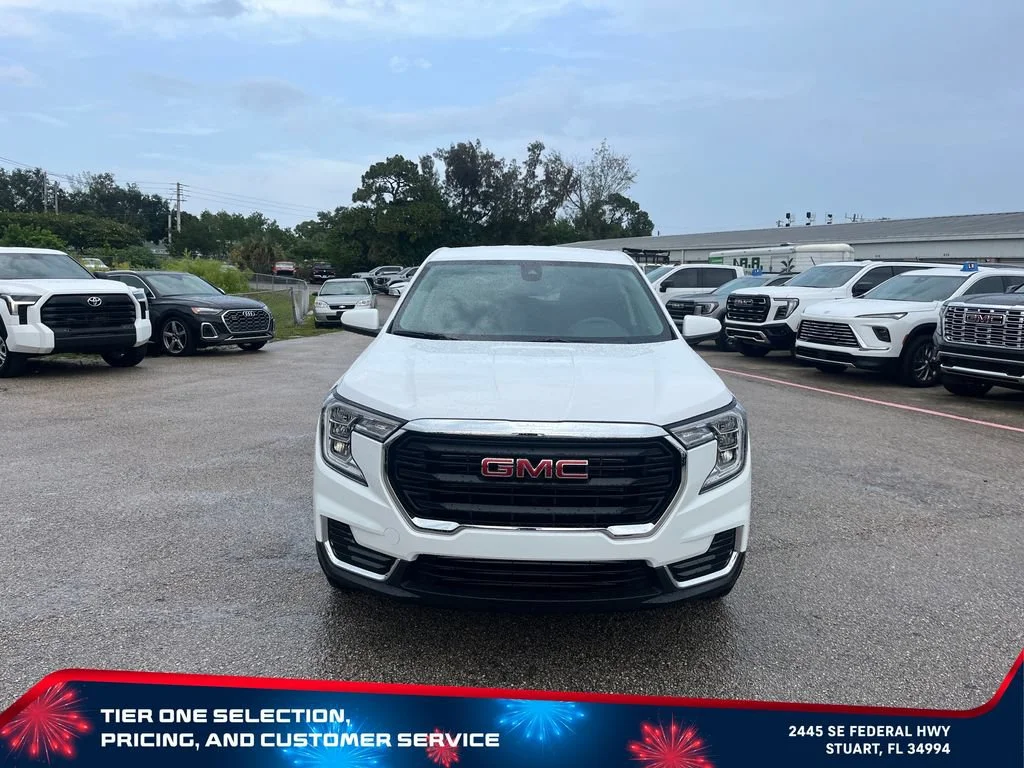 Used 2024 Summit White GMC SLE image 3