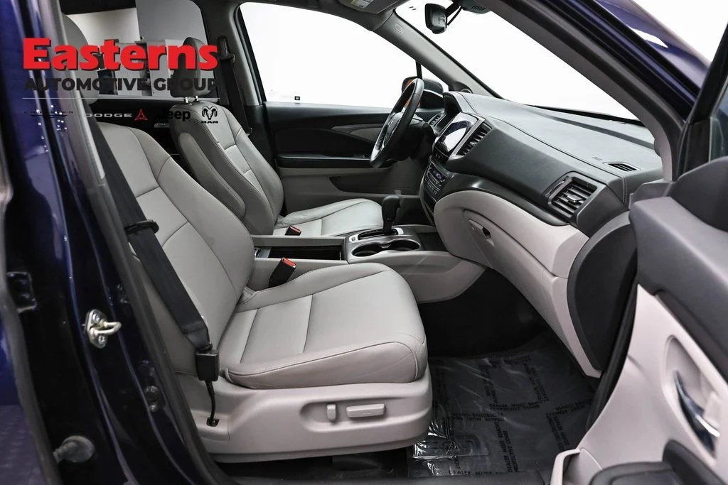 Used 2017 Blue Honda EX-L image 22