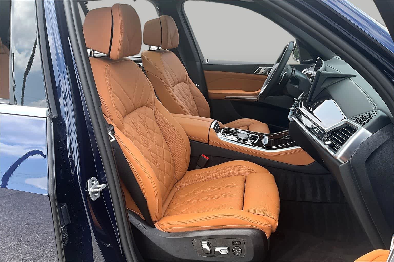 Used 2026 Tanzanite Blue II Metallic BMW sDrive40i image 8