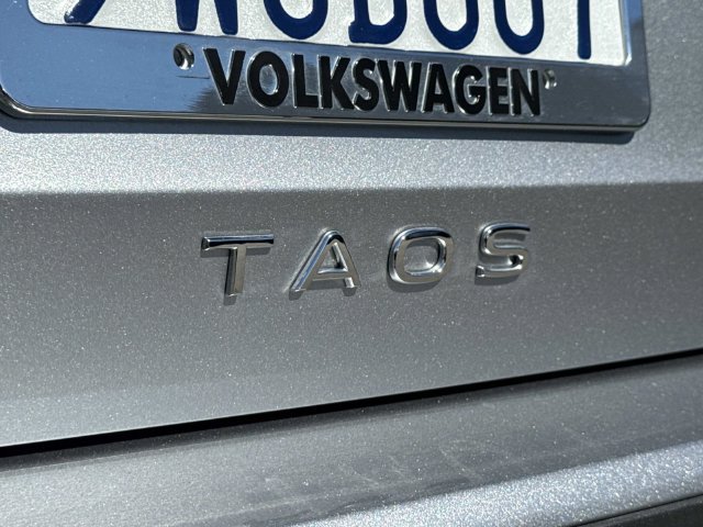 Certified Used 2025 Silver Volkswagen 1.5T SE image 30