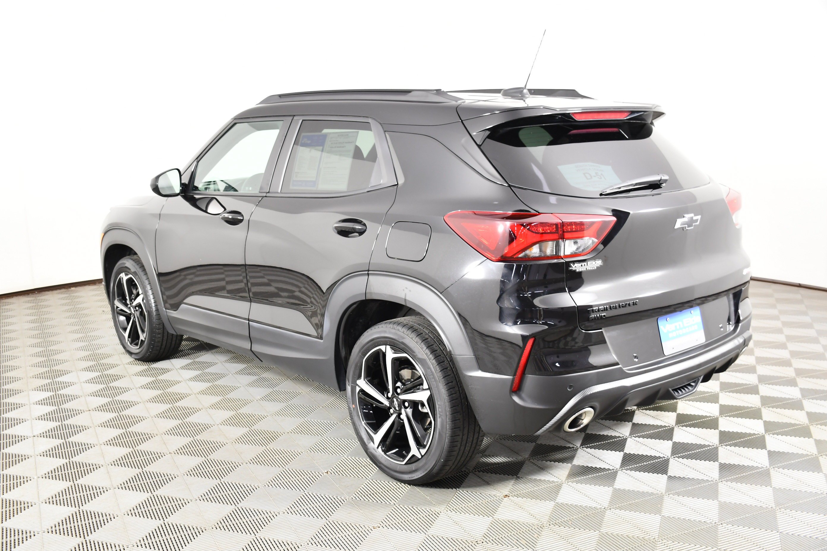 Used 2023 Mosaic Black Metallic Chevrolet RS image 8