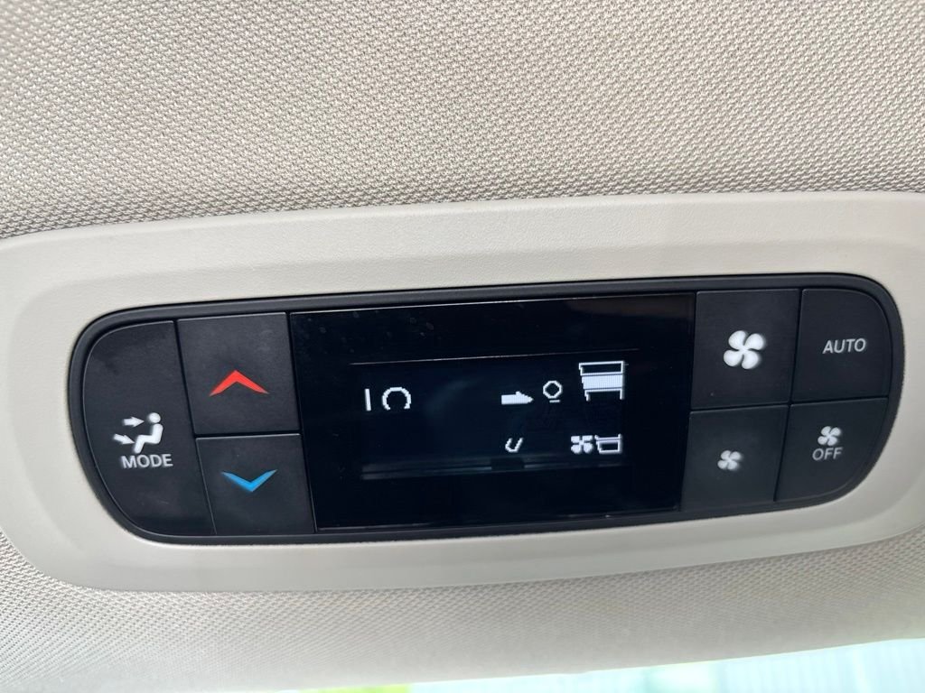 Used 2024 Silver Chrysler Touring L image 18