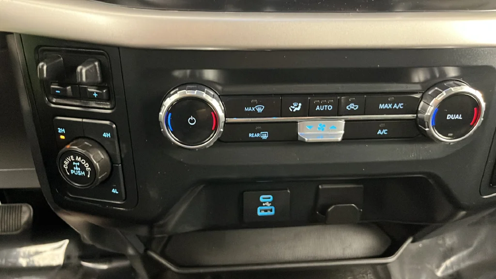 Used 2023 White Ford XLT image 32
