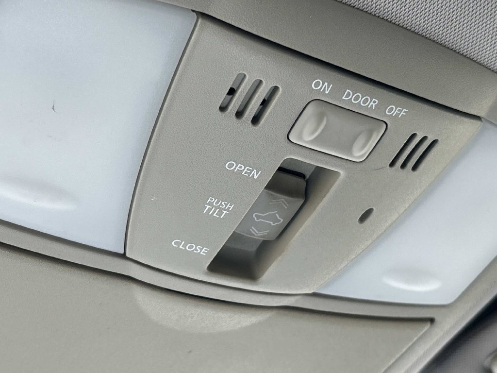 Used 2014 Gray Nissan SL image 36