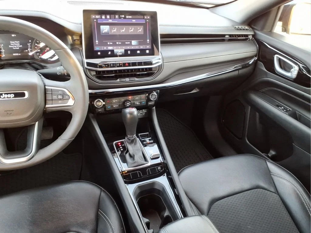 Used 2023 Gray Jeep Latitude image 16