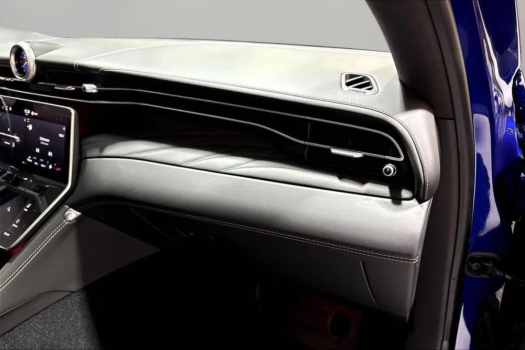 Used 2025 Blu Intenso Metallic Maserati  image 26
