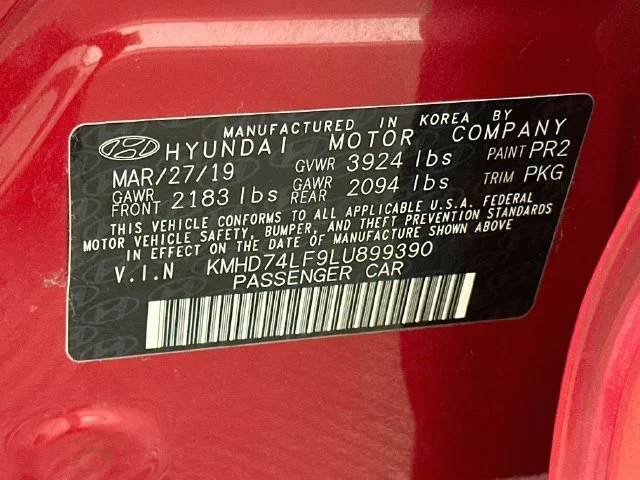 Used 2020 Red Hyundai SE image 23
