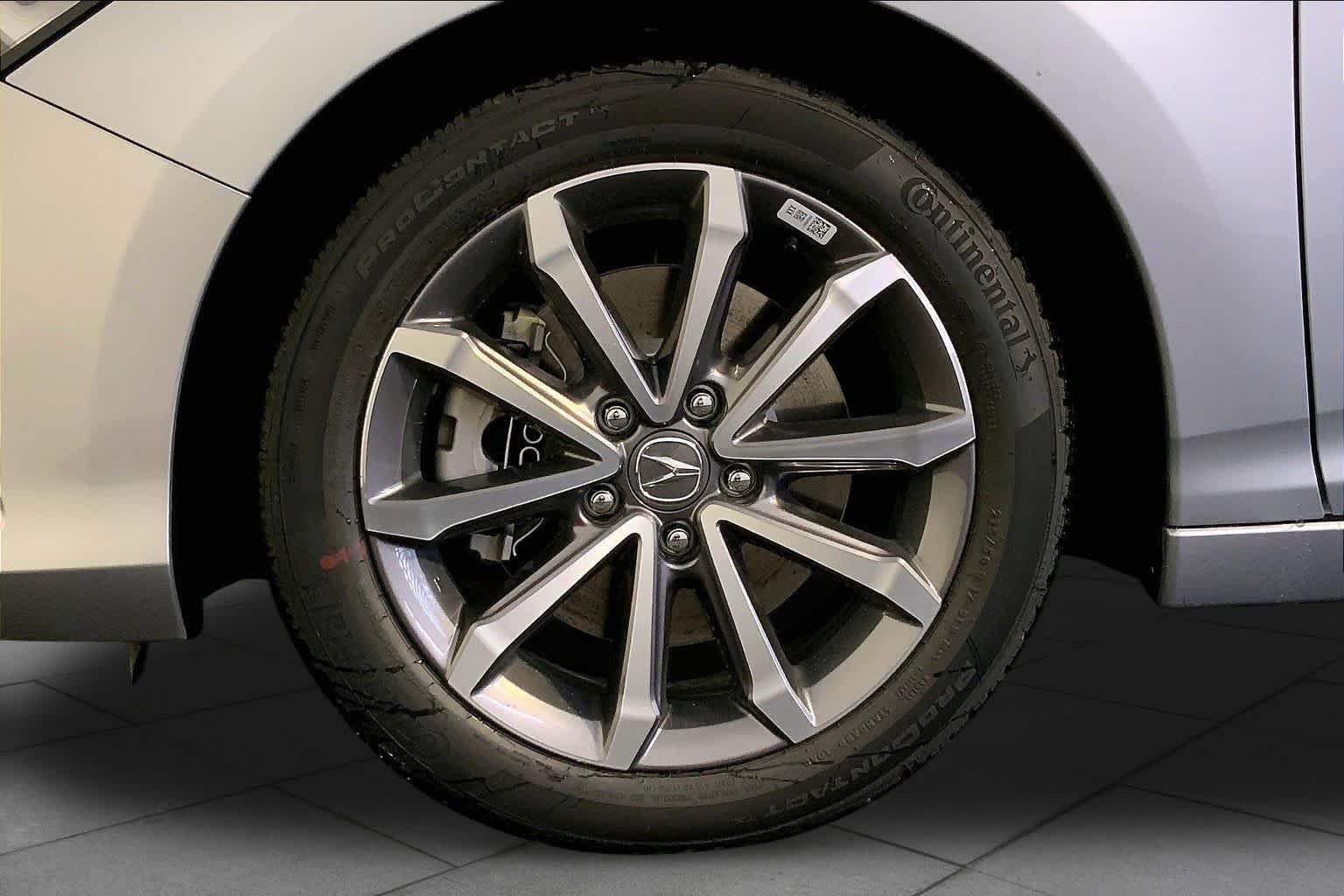 New 2026 Solar Silver Metallic Acura BASE image 18