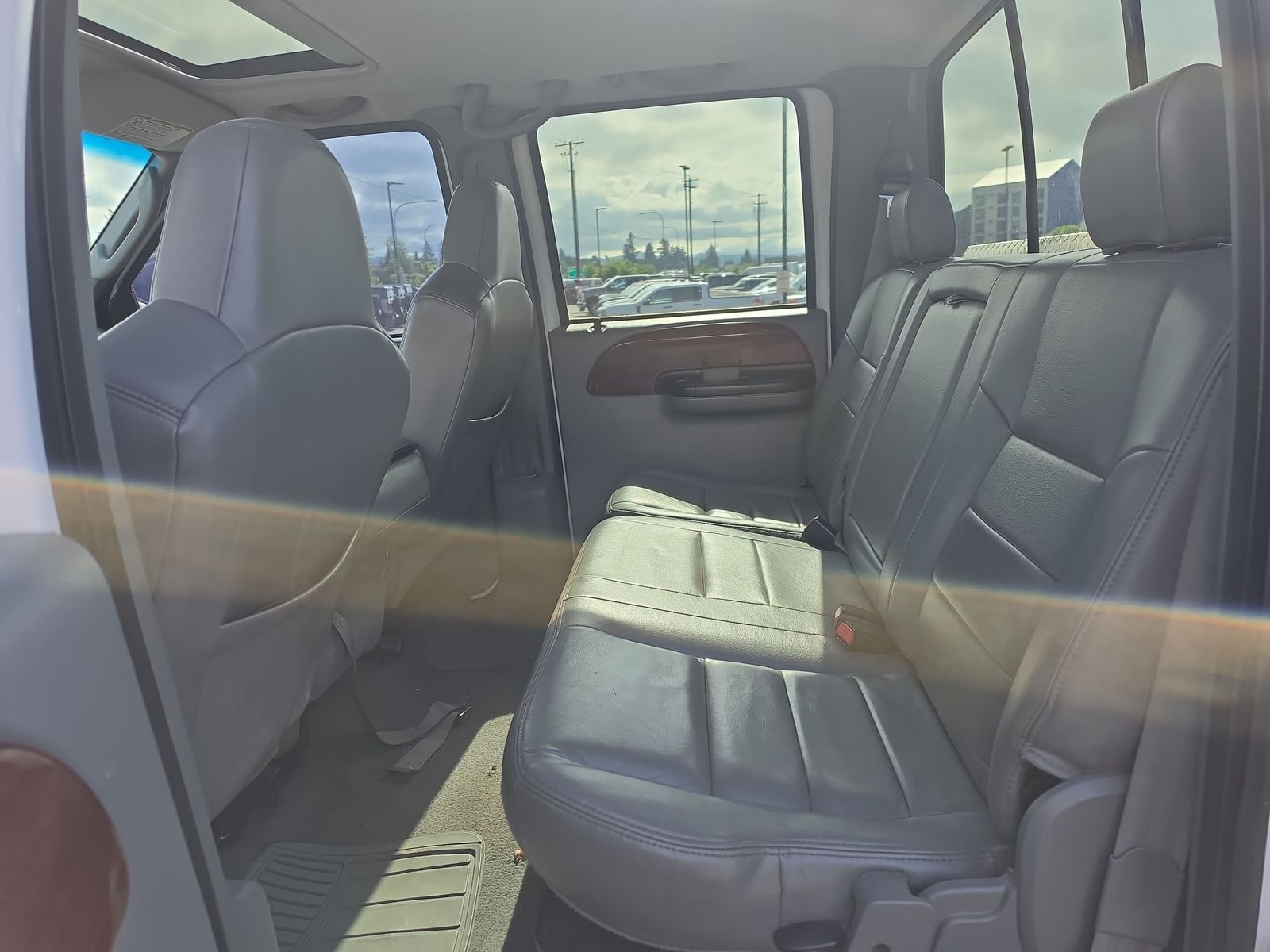 Used 2006 White Ford Lariat image 10
