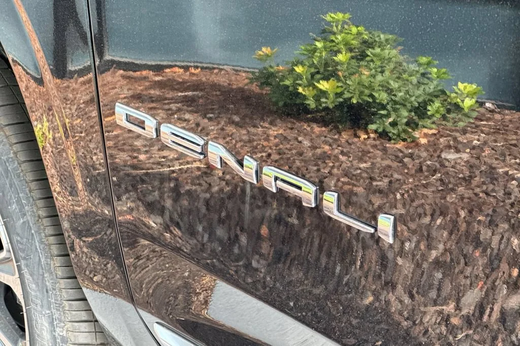 2026 GMC Yukon XL Denali - Photo 25