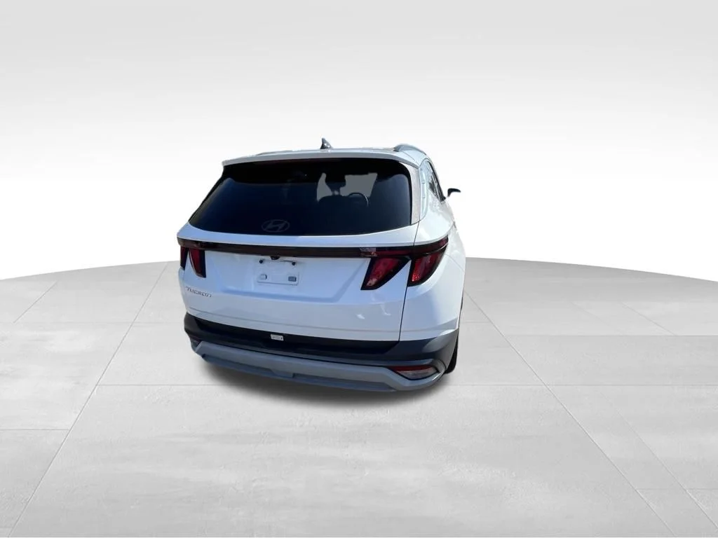 Used 2025 White Hyundai SEL image 15