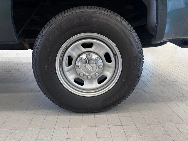 Used 2010 Green Ford XL image 9