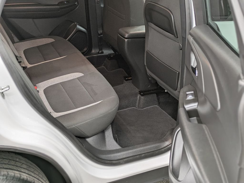 Used 2025 White Chevrolet LT image 20