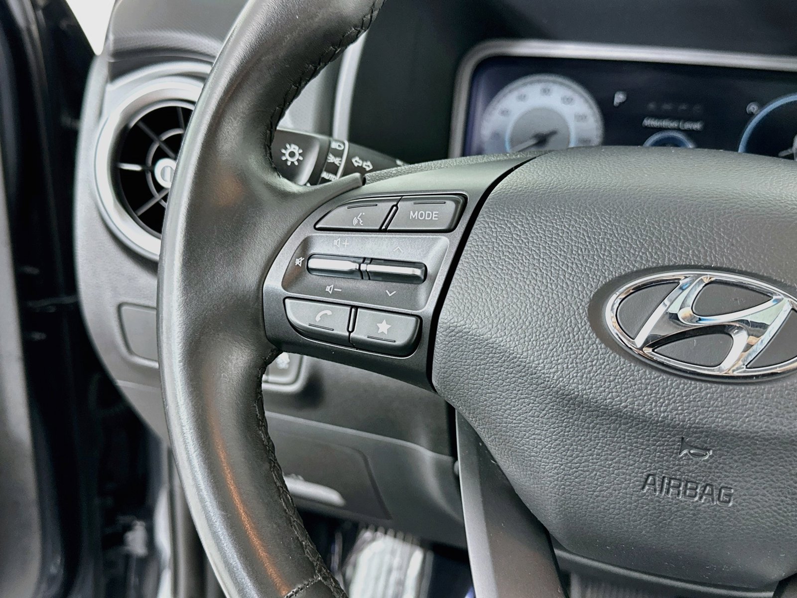 2022 Hyundai Kona Limited - Photo 15