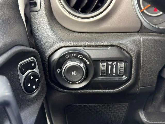 Used 2020 White Jeep Unlimited Sport S image 27
