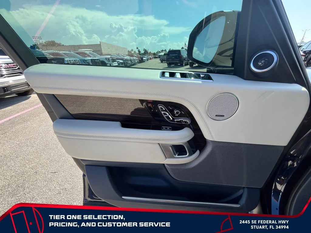 Used 2022  Land Rover Autobiography image 23