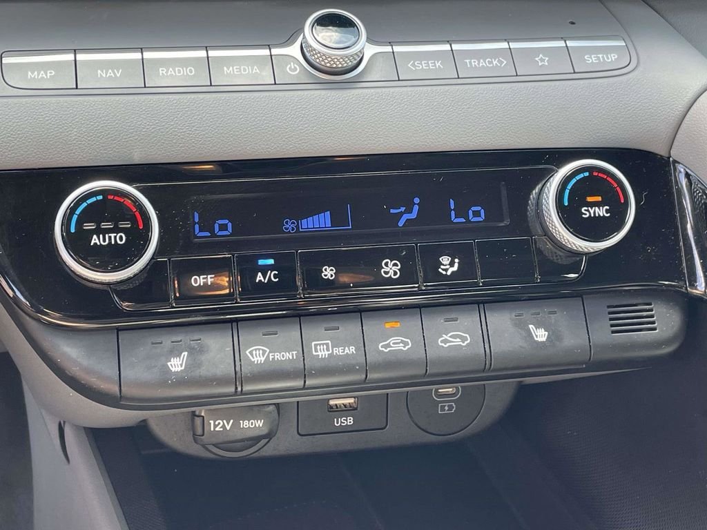 Used 2025 Red Hyundai SEL Convenience image 18