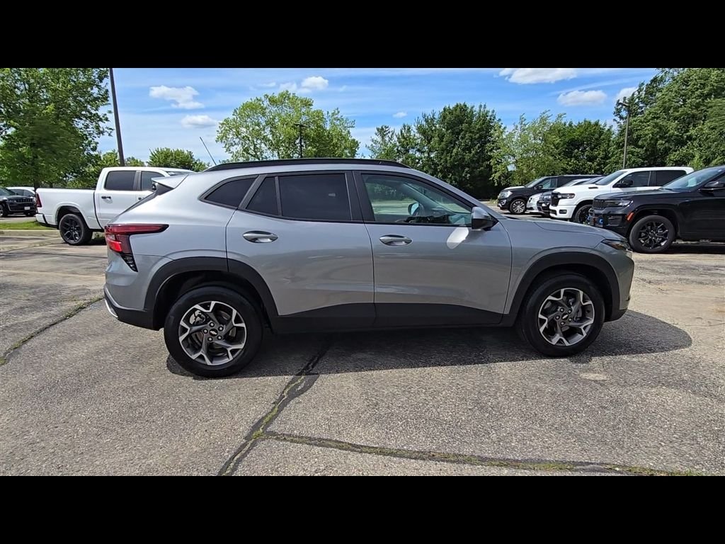 Used 2025 Gray Chevrolet LT image 8