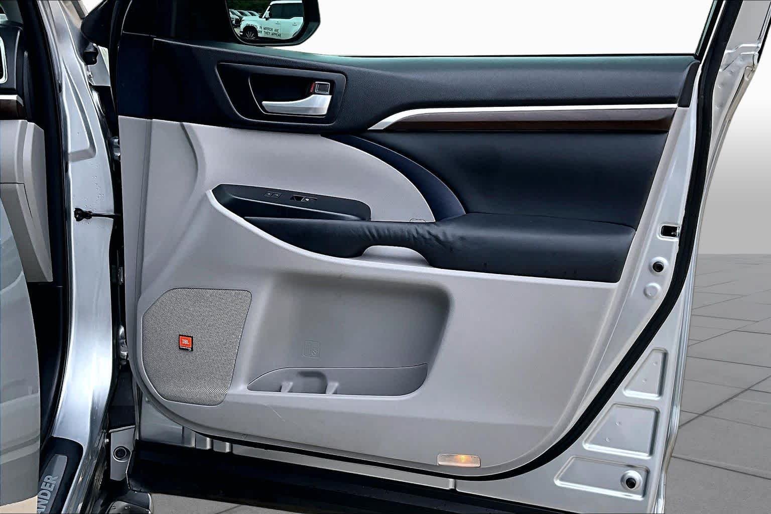 Used 2015 Silver Sky Metallic Toyota Limited image 22