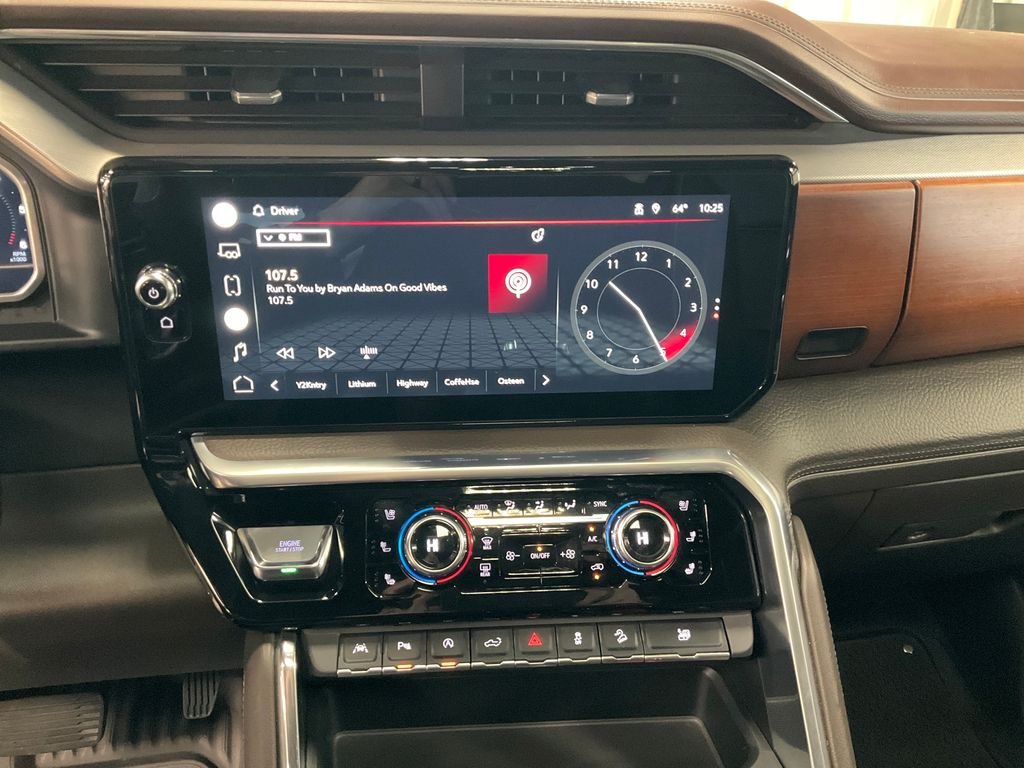 Used 2022 White GMC Denali image 17