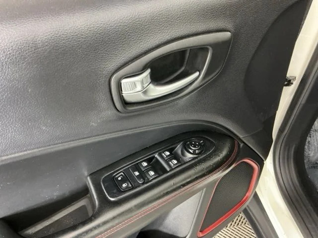 Used 2018 White Clearcoat Jeep Trailhawk image 13