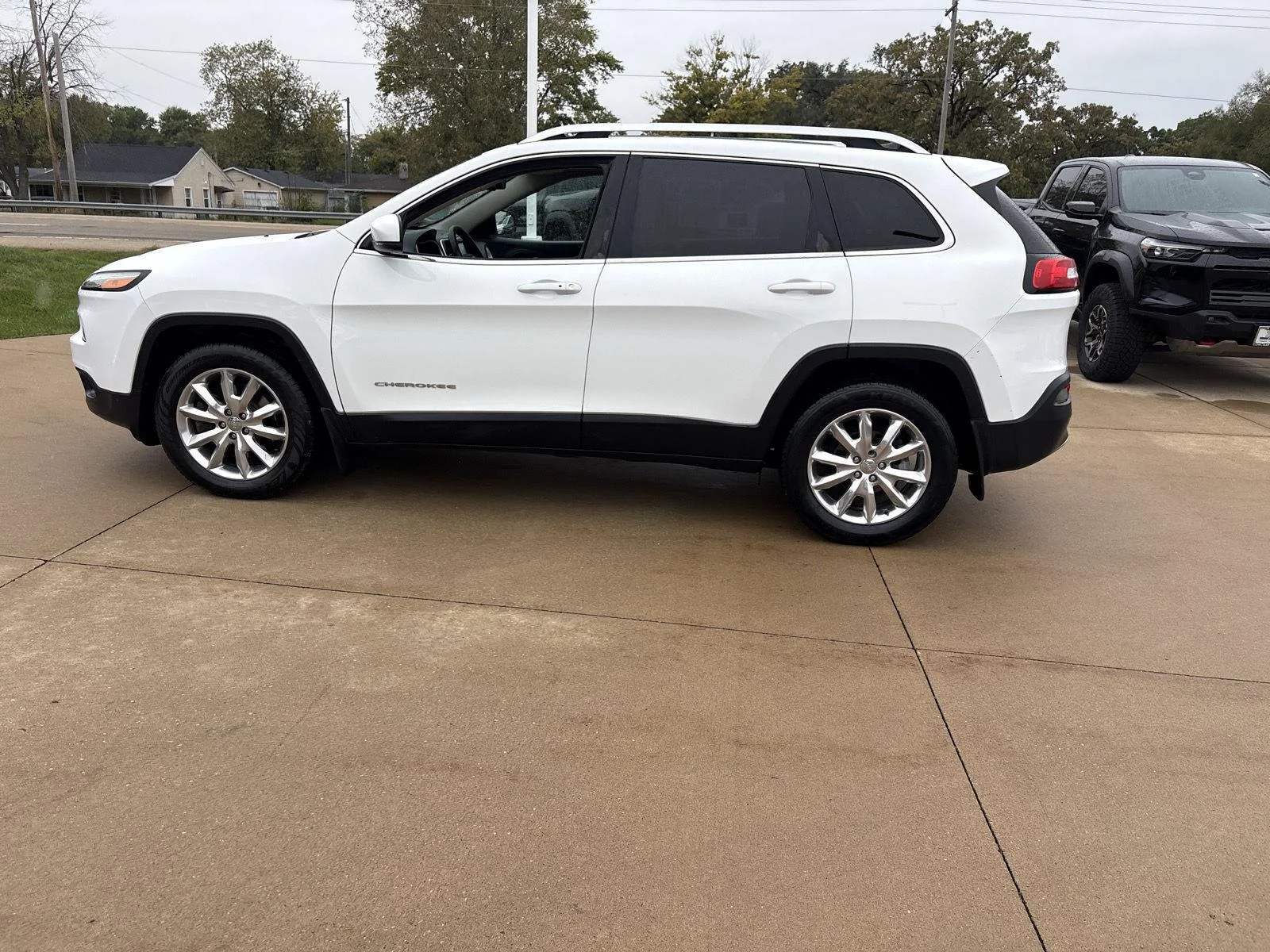 Used 2017 Bright White Clearcoat Jeep Limited image 8