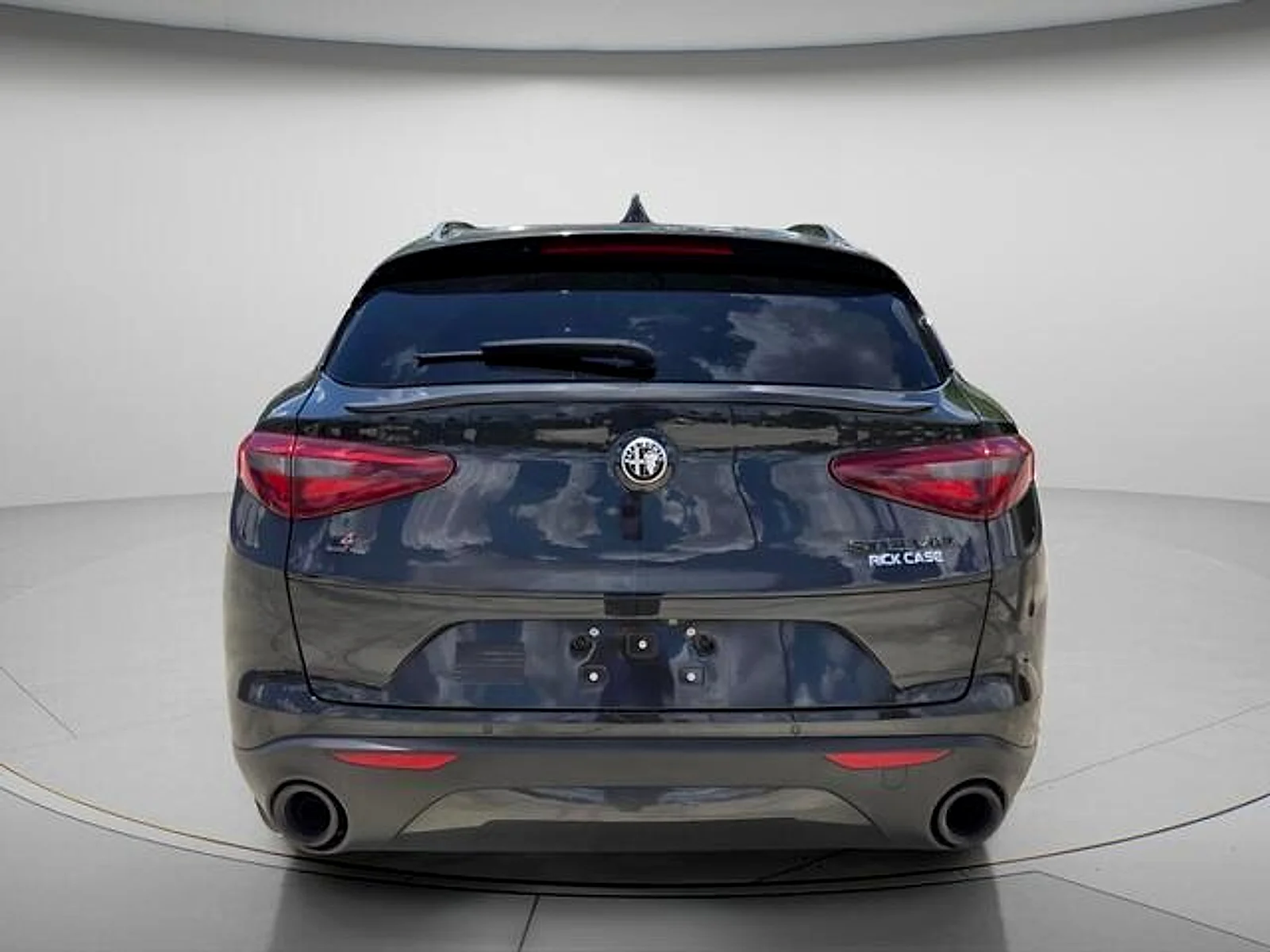 Used 2020 Vulcano Black Metallic Alfa Romeo RWD image 5