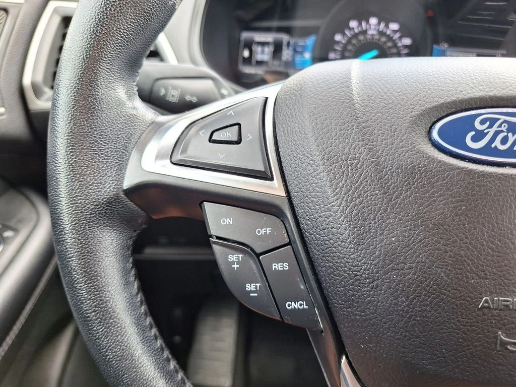 Used 2023 Oxford White Ford SEL image 18