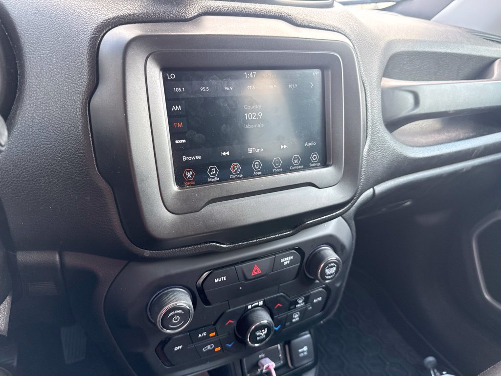 Used 2020 Alpine White Clearcoat Jeep Latitude image 2