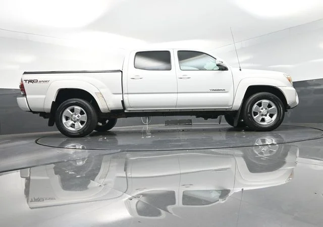 Used 2015 White Toyota Base image 48