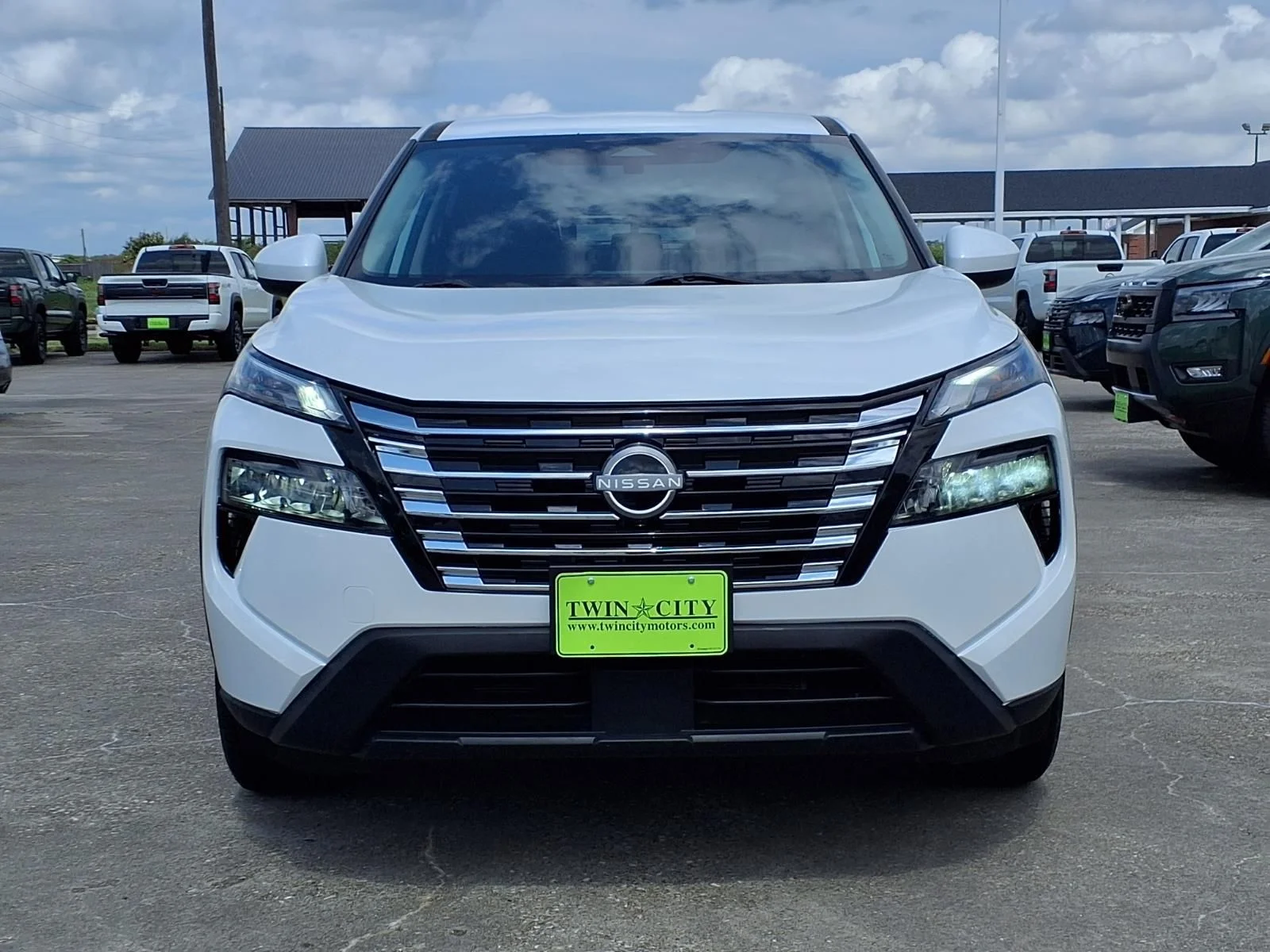 Certified Used 2024 White Nissan SV image 3