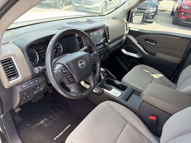 Used 2022 White Nissan SV image 17