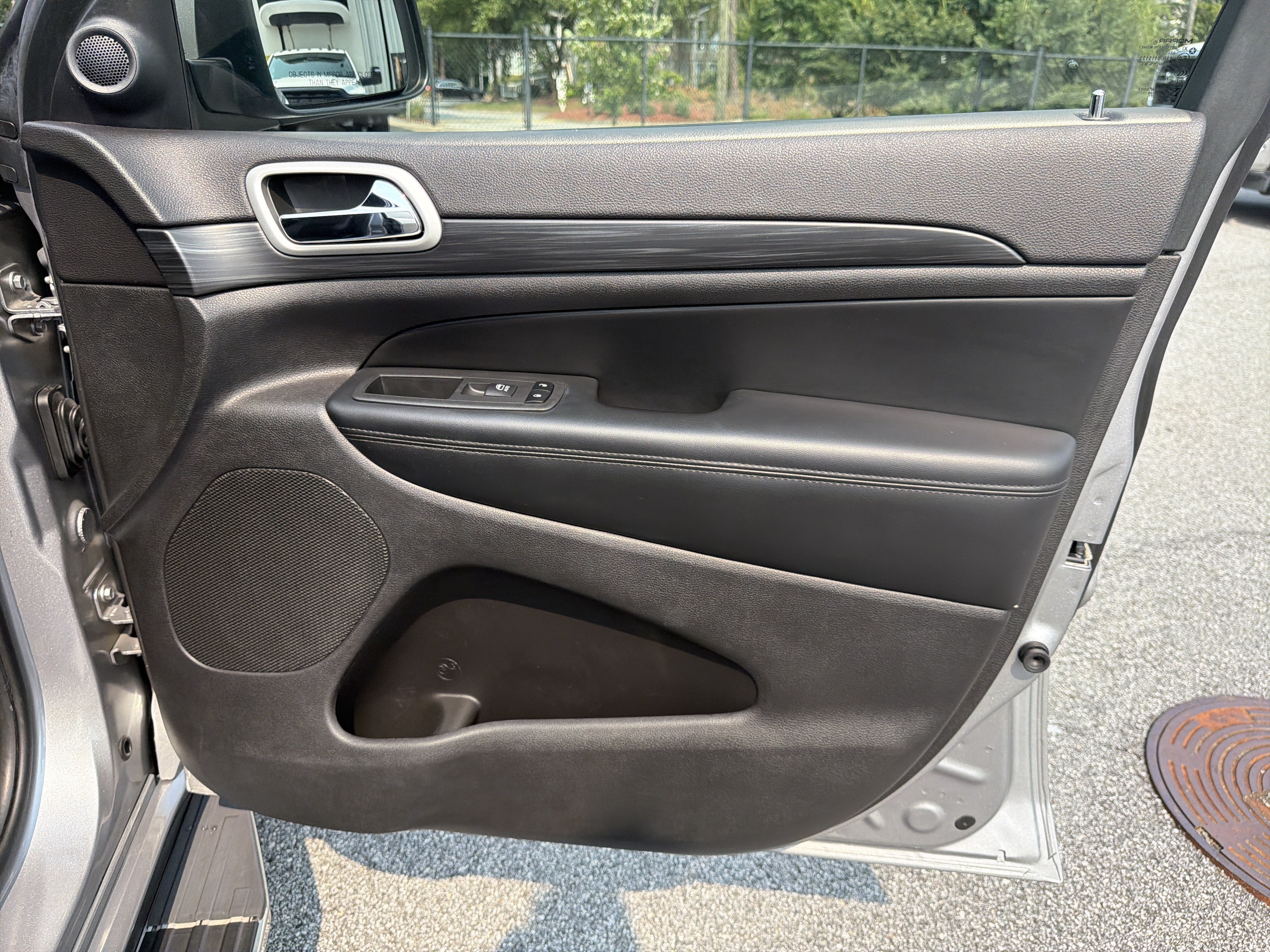Used 2020 Billet Silver Metallic Clearcoat Jeep Altitude image 18