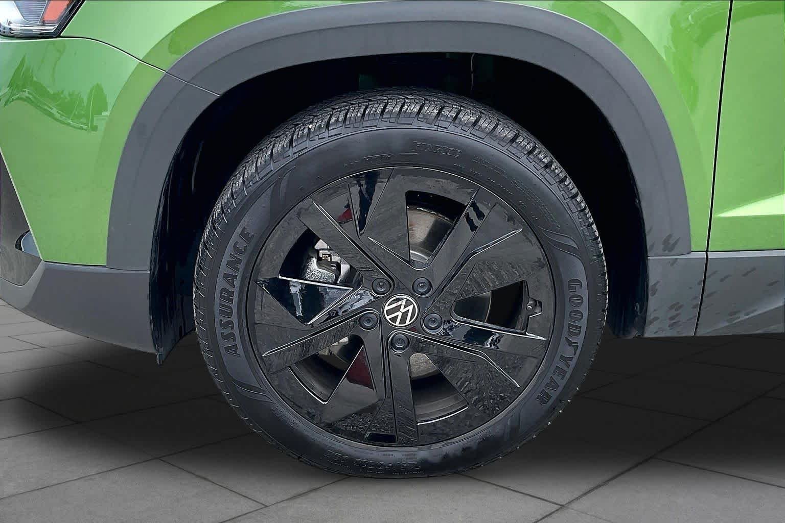 Used 2025 Bright Moss Green w/ Deep Black Roof Volkswagen SE Black image 10