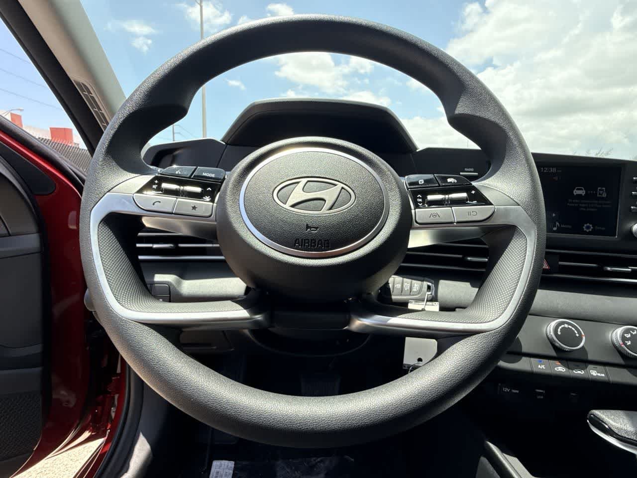 2025 Hyundai Elantra SE - Photo 15