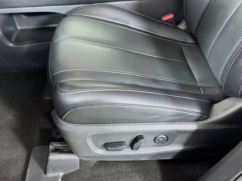 Certified Used 2023 Red INFINITI LUXE image 25