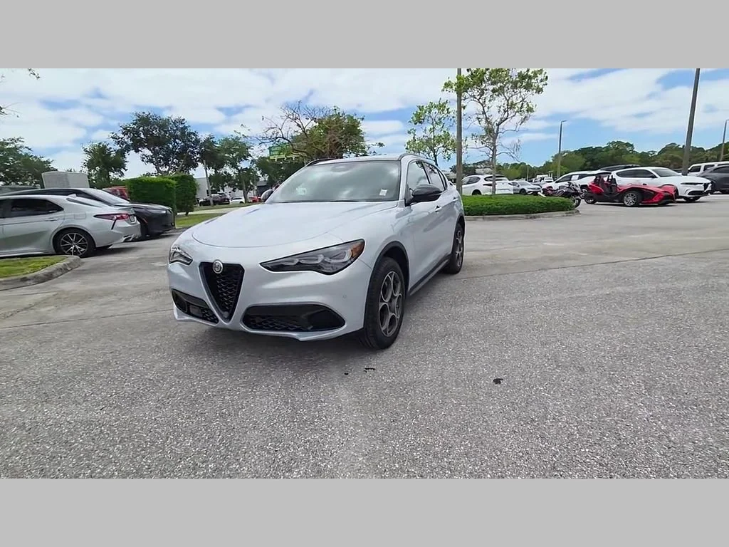 New 2025 Moonlight Gray Metallic Alfa Romeo Base image 37