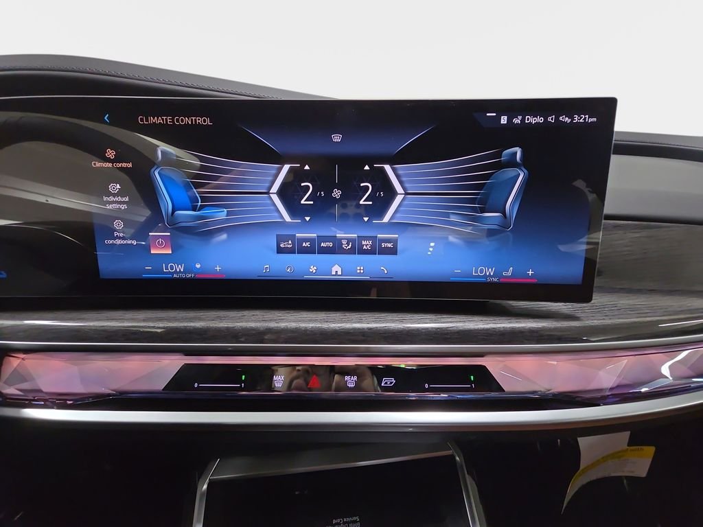 2026 BMW 7 Series 750e - Photo 18