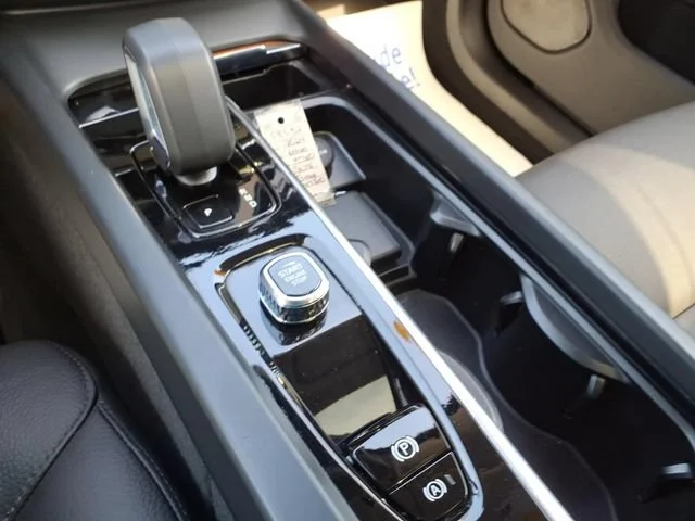 2024 Volvo XC60 Plus - Photo 21