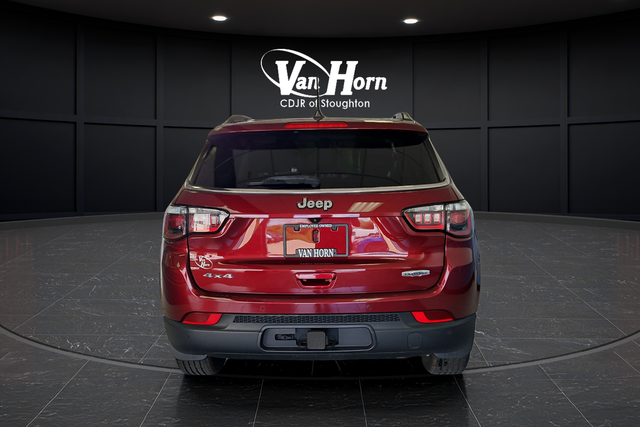 Used 2022 Velvet Red Pearlcoat Jeep Latitude image 6