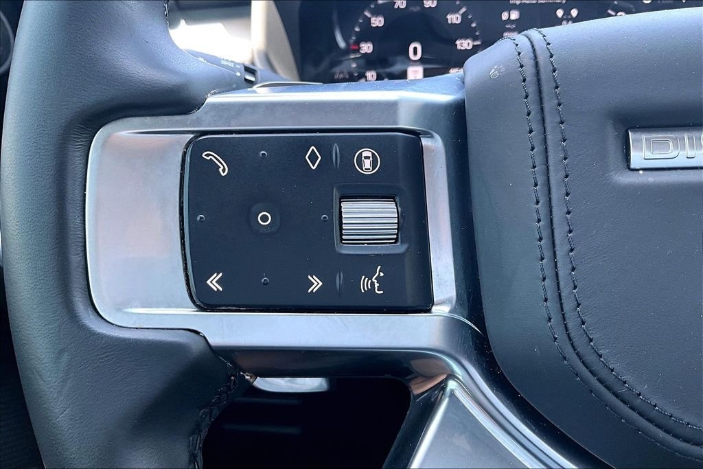Used 2024 Black Land Rover Dynamic SE image 19